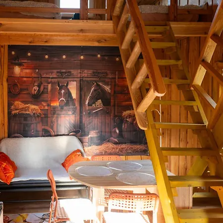 Holiday home лісова хатка Parowa